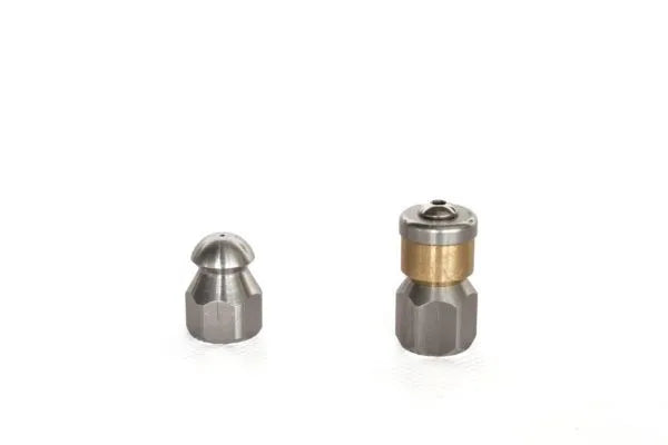 Gumová hadice na čištění kanalizací připojení: 1/4″ M22x1,5-F1/4″, max. tlak 275 bar, vstupní teplota max. 60°C