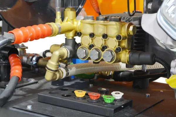 Premium benzínový vysokotlakový čistič GP1000, s motorem Briggs&Stratton, 13 HP, 4000 PSI/ 275 bar, s nádrží na vodu 1000L
